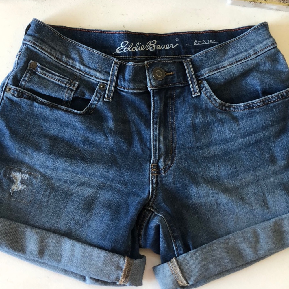 Boyfriend fit Eddie Bauer shorts. Make offers.